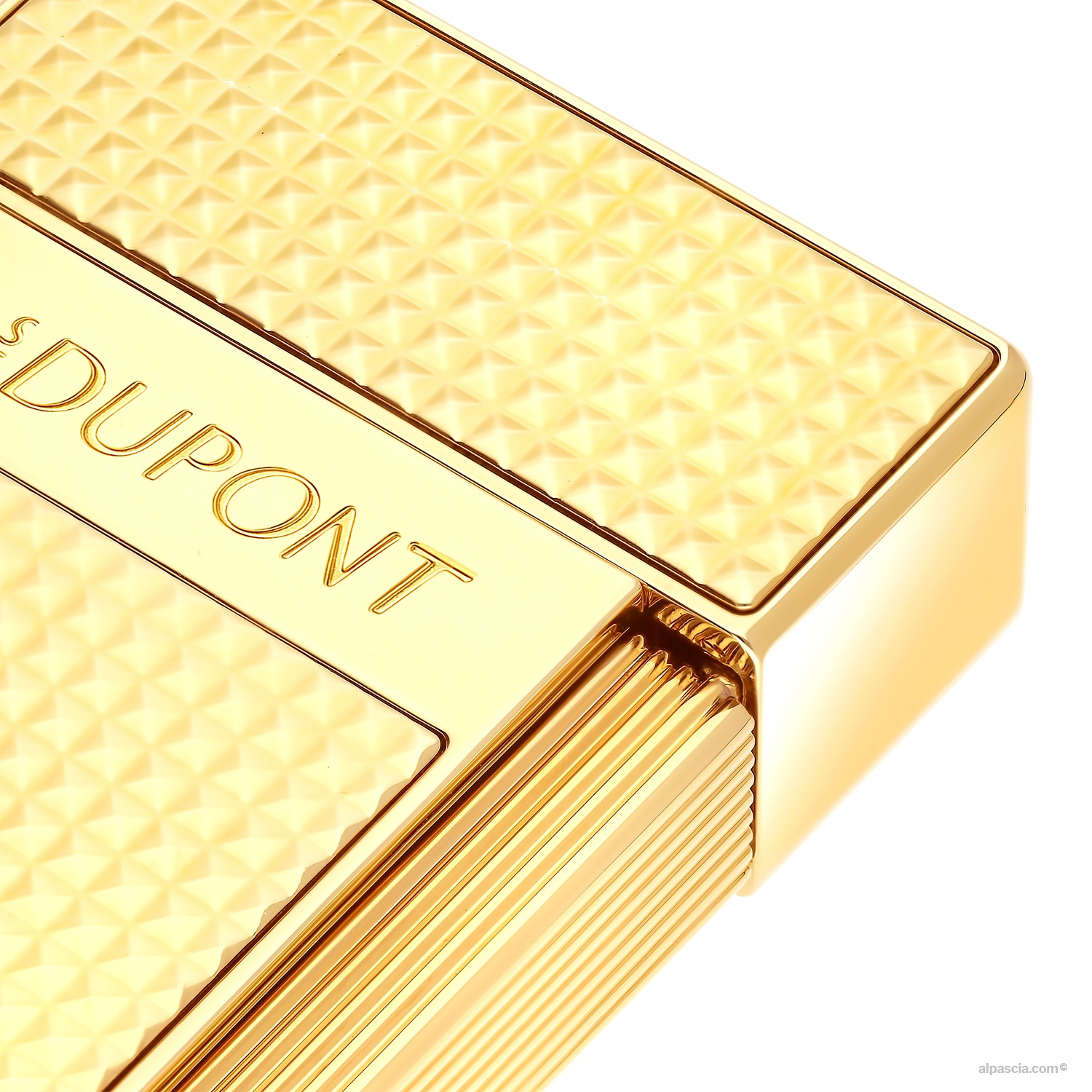 S.T. Dupont Biggy Diamond Head Gold Lighter - Close-up of high-precision gold diamond head metal engraving