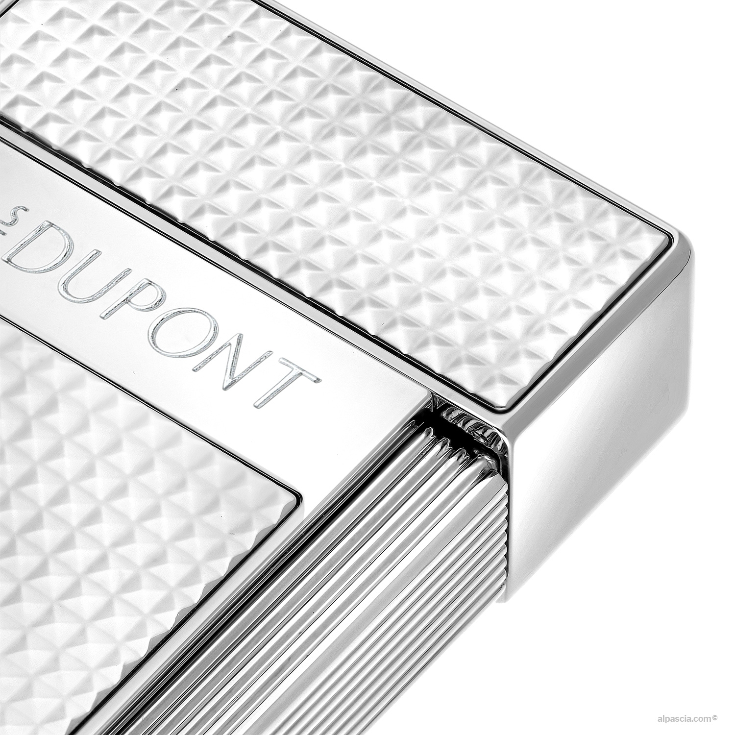 S.T. Dupont Biggy Diamond Head Silver Lighter - Close-up of high-precision silver diamond head metal engraving