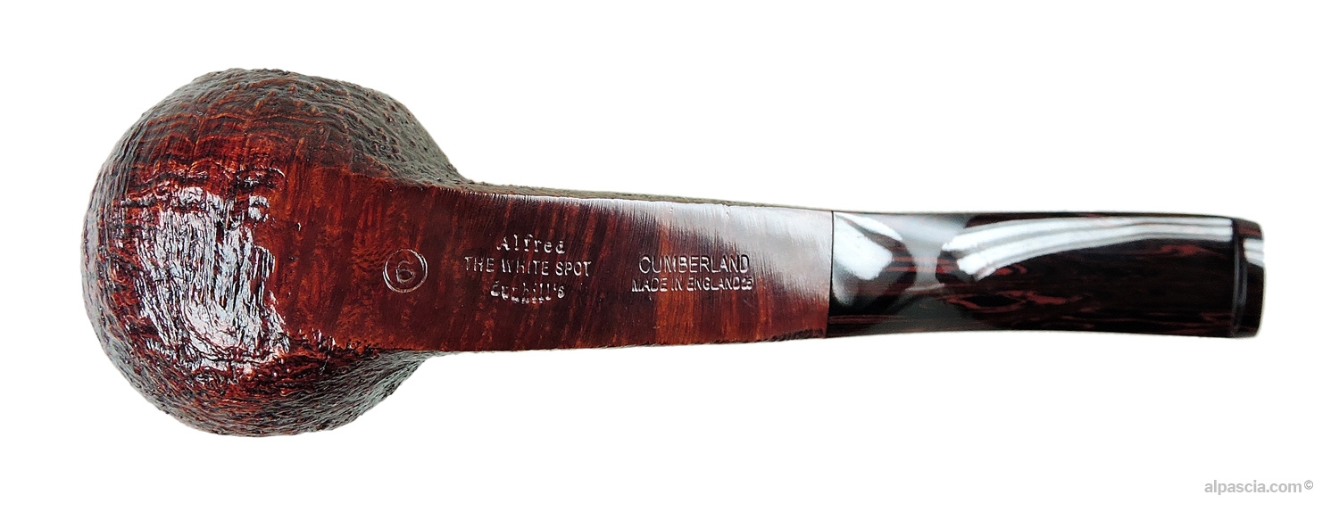 Vista dal basso della pipa Dunhill Cumberland modello 6 Gruppo 6 (G141c)