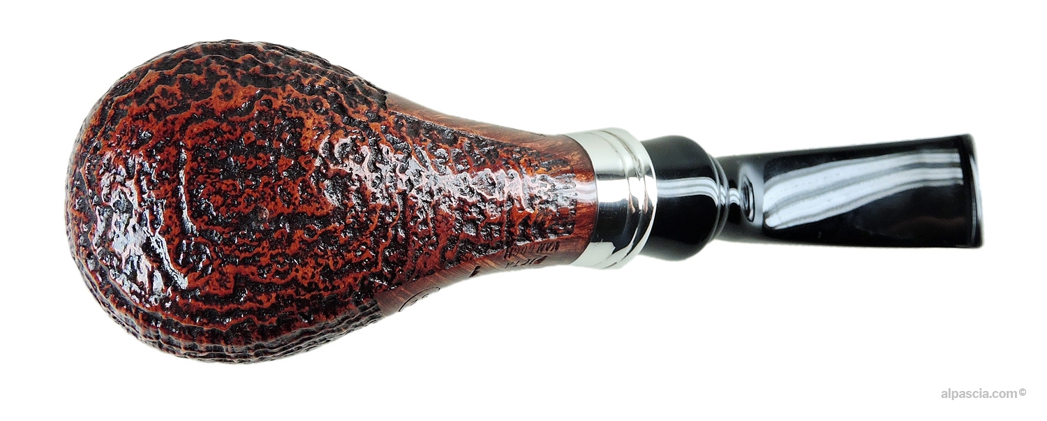 Bottom view of the Ser Jacopo Picta Van Gogh S2 C 1 pipe 2277C