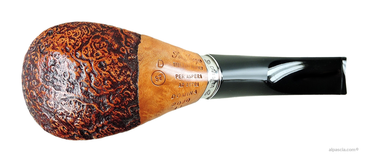 Bottom view of the Ser Jacopo Domina 2020 S2 D 43 pipe limited edition number 43 of 333 - 2278C