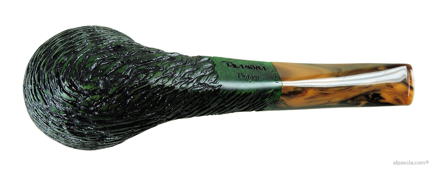 Bottom view of the Talamona Dragon M Rusticated pipe 109C