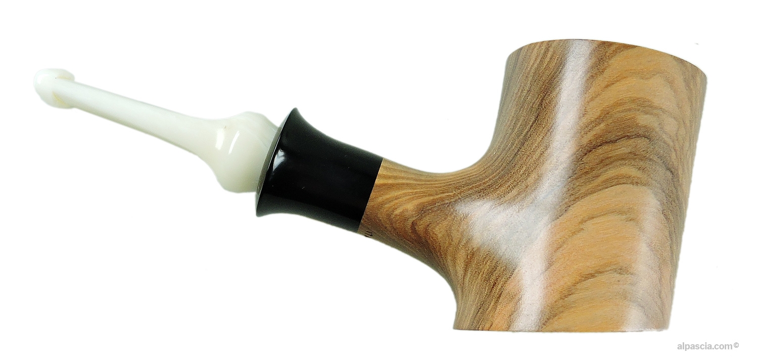 Right side view of the Talamona Oliver Special pipe 110B