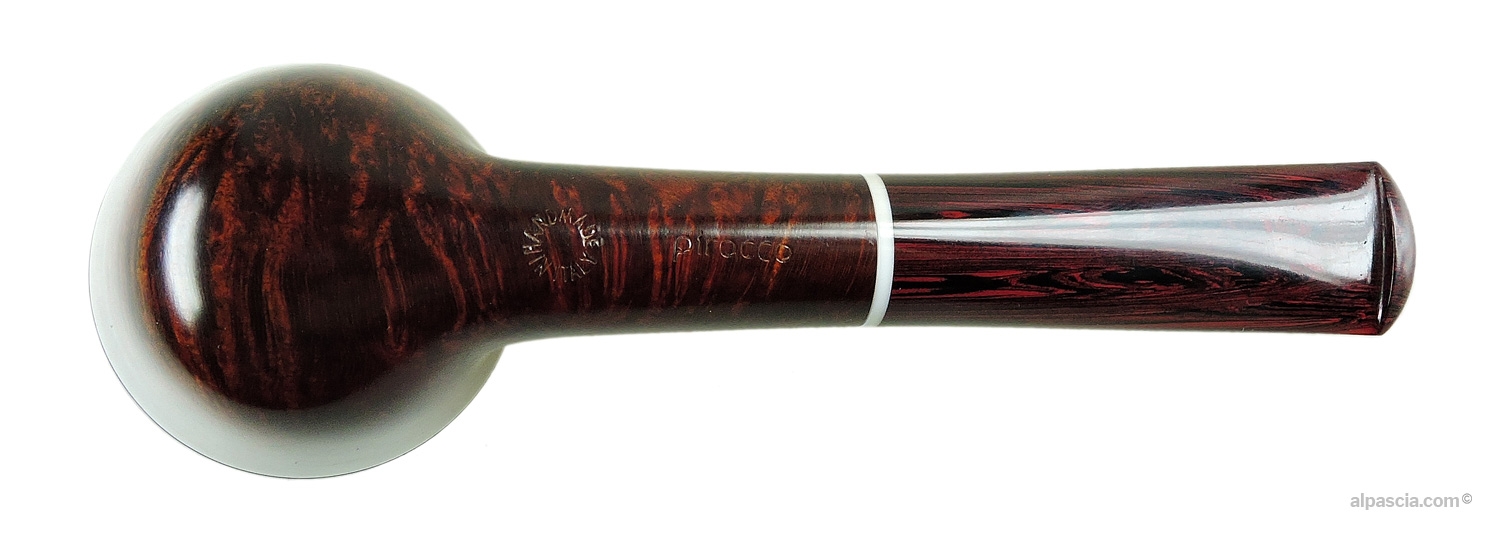Bottom view of the Pirocco Smooth Bulldog pipe 049C