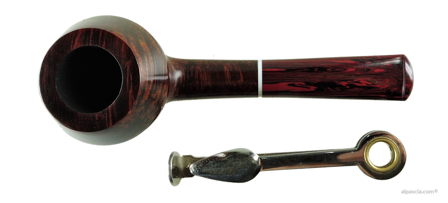 Top view of the Pirocco Smooth Bulldog pipe 049D