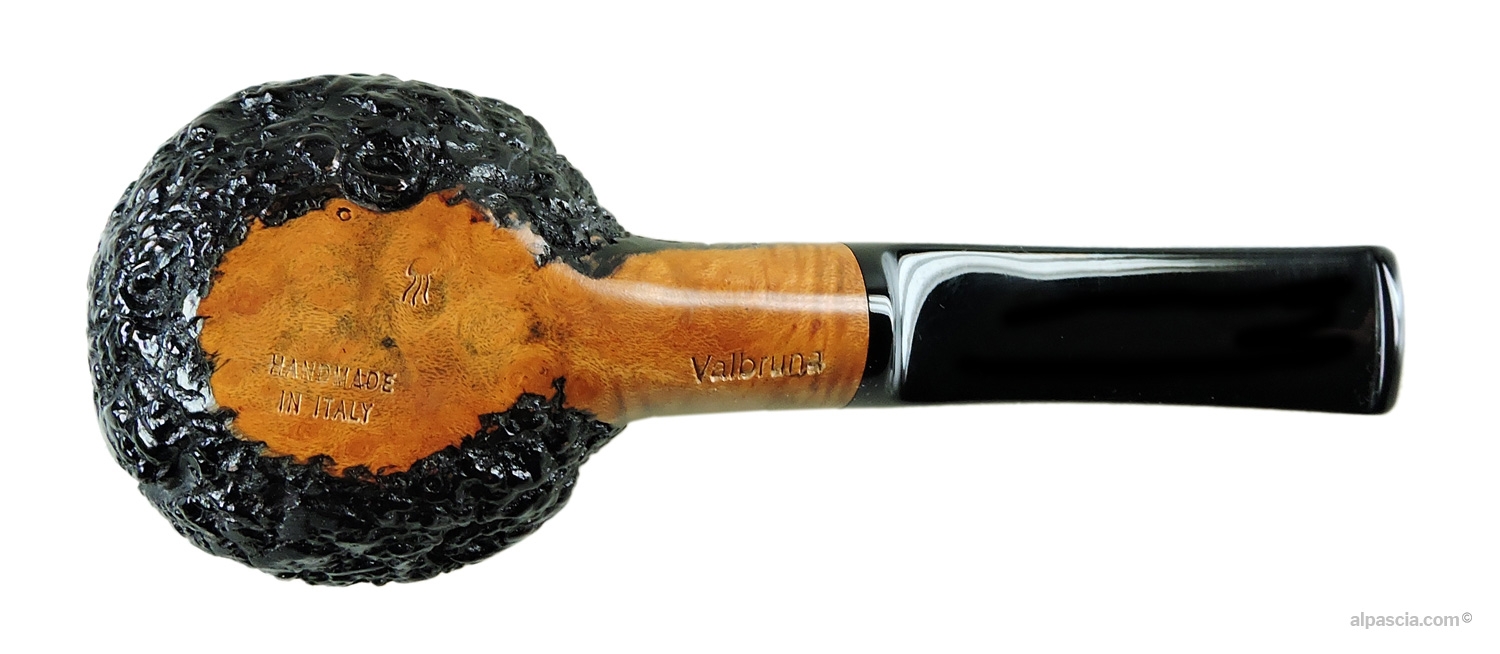Bottom view of the Valbruna Rusticated 1 Jellyfish pipe 015C