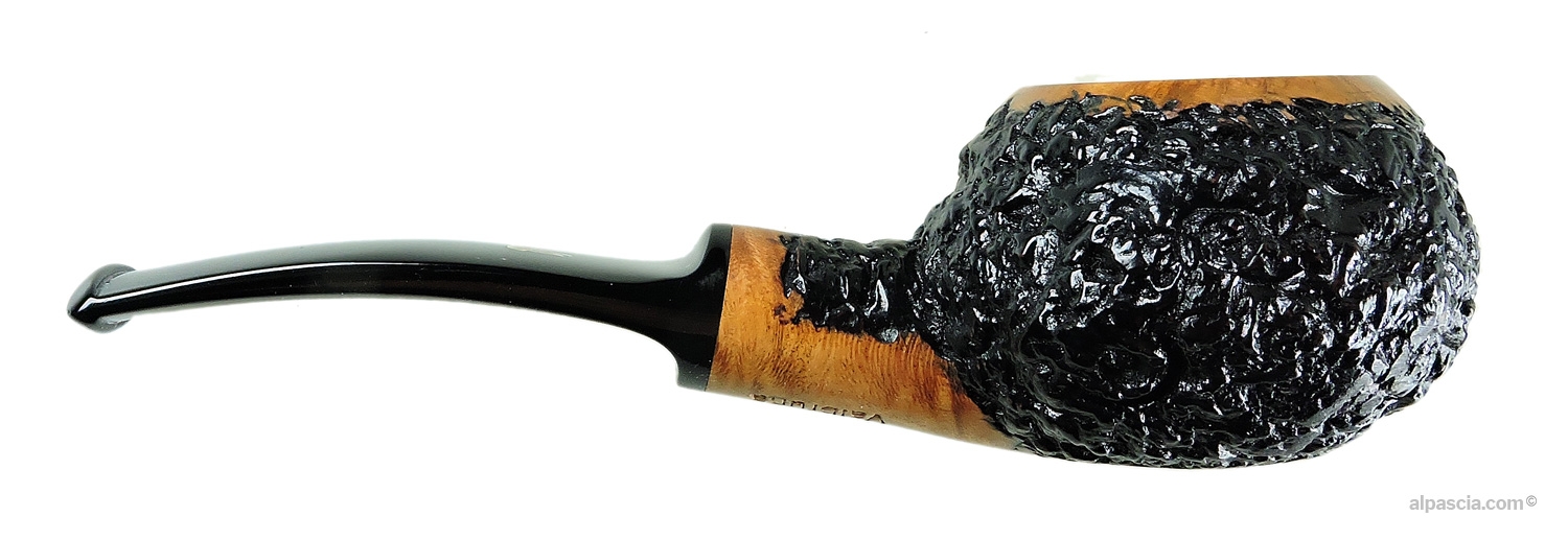 Right side view of the Valbruna Rusticated 1 Jellyfish pipe 015B