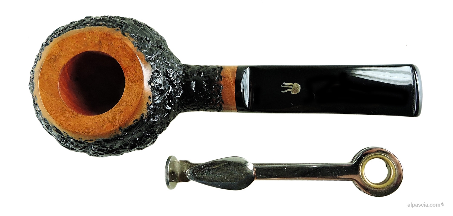 Top view of the Valbruna Rusticated 1 Jellyfish pipe 015D