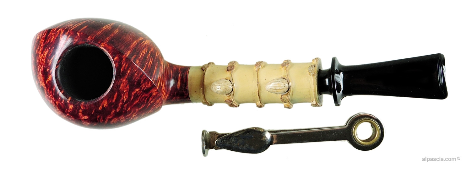 Dirk Heinemann 036 Smooth Freehand Pipe with Bamboo - top view and grain detail