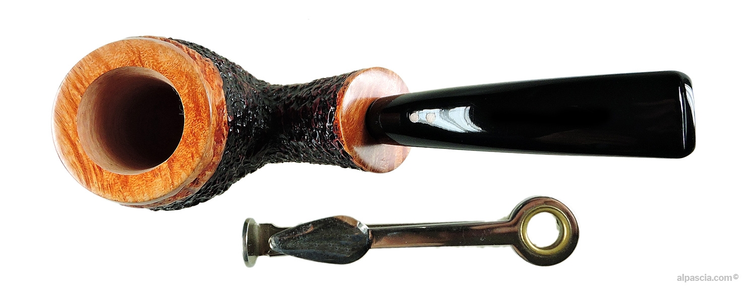 Radice Rind Half-Bent Billiard Semi-Rusticated Pipe - top view showing smooth and rustic contrast