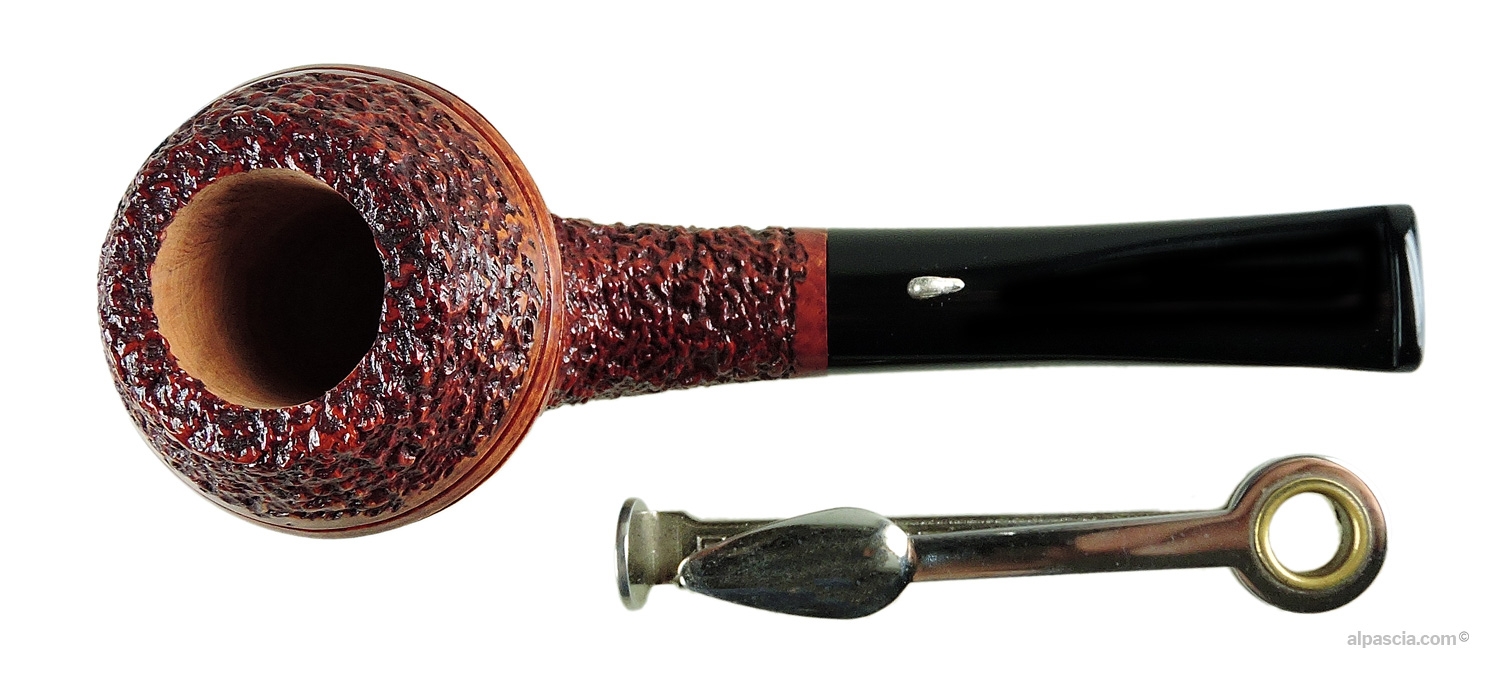 Pipa L'Anatra Rusticata Bulldog Diritta - dettaglio rim geometrico e linee parallele