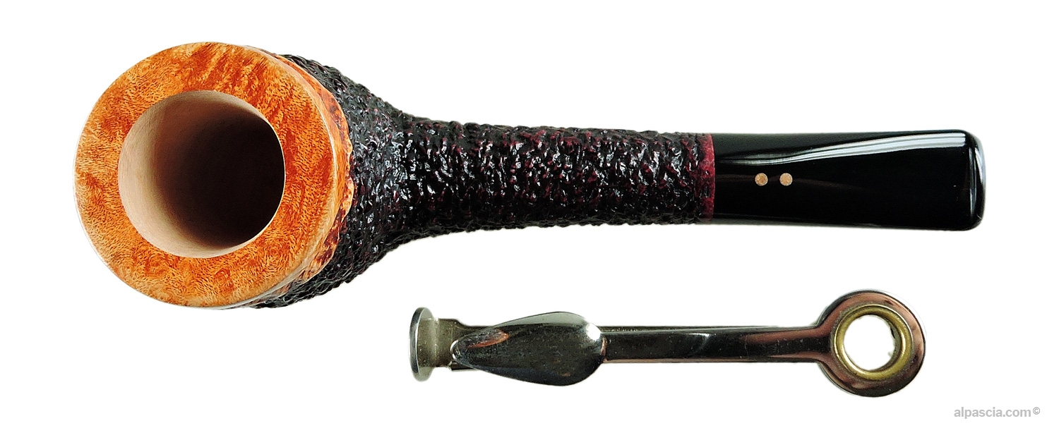 Radice Rind Semi-Rusticated Straight Pipe - top view showing smooth rim contrast