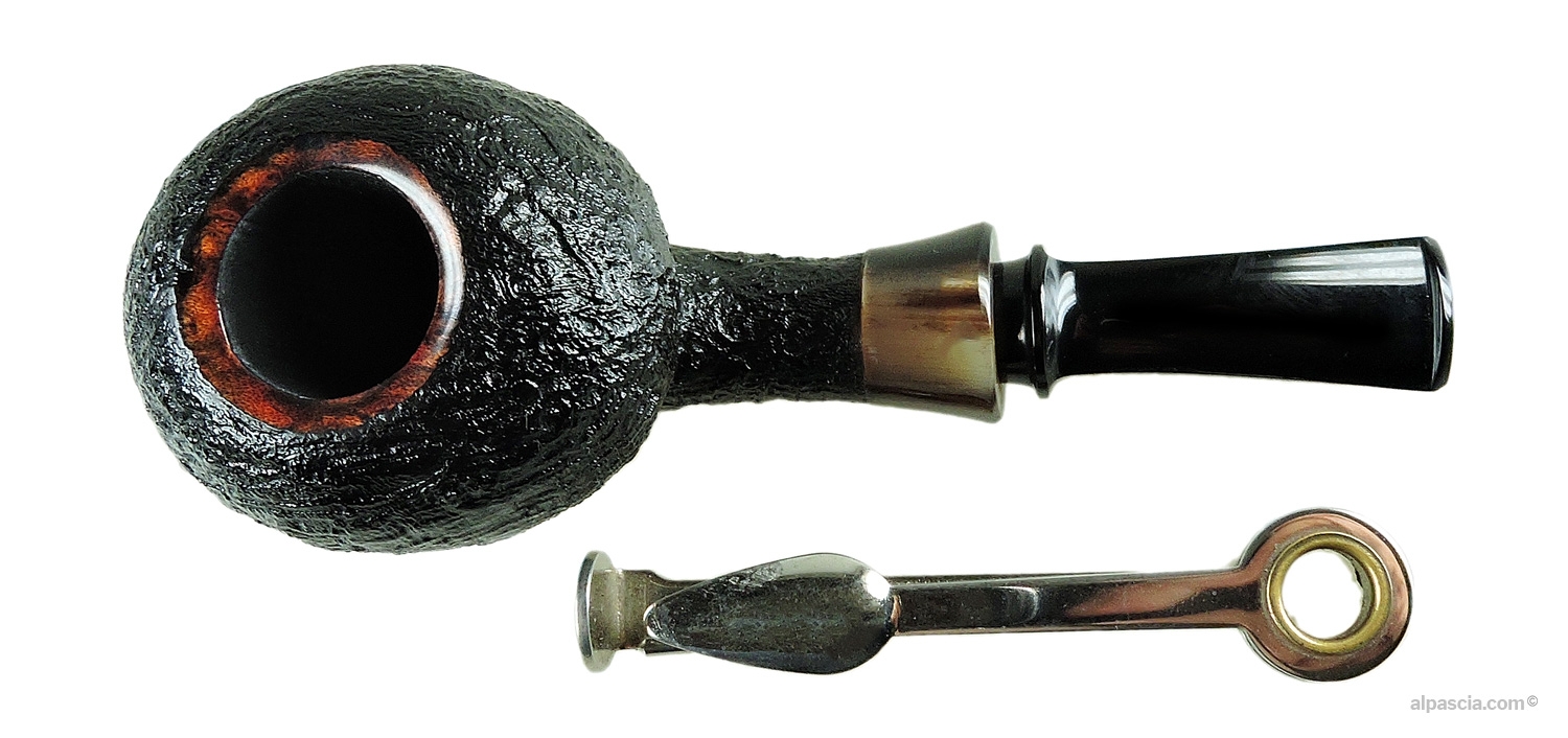 Davide Iafisco Sandblasted Half-Bent Pipe with Horn Ring - top view showing deep sandblast texture