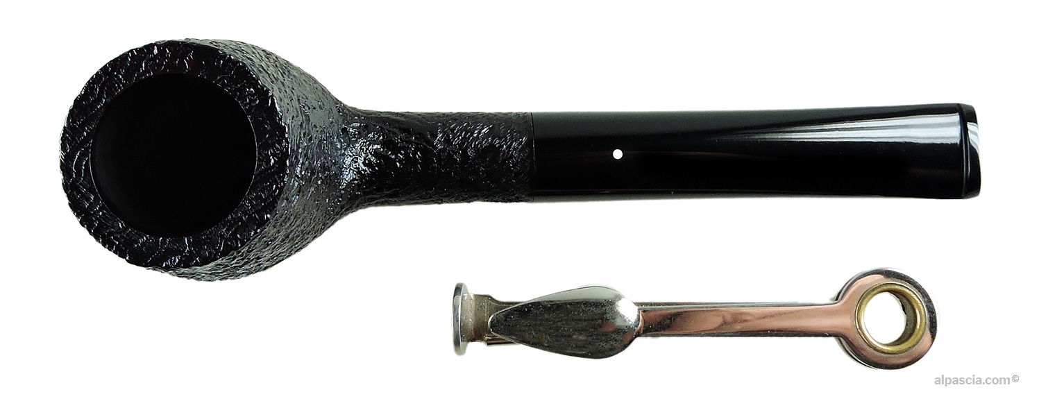 Dunhill Shell Briar 5134 Group 5 Pipe - top view of the sandblasted rim and Brandy bowl contours