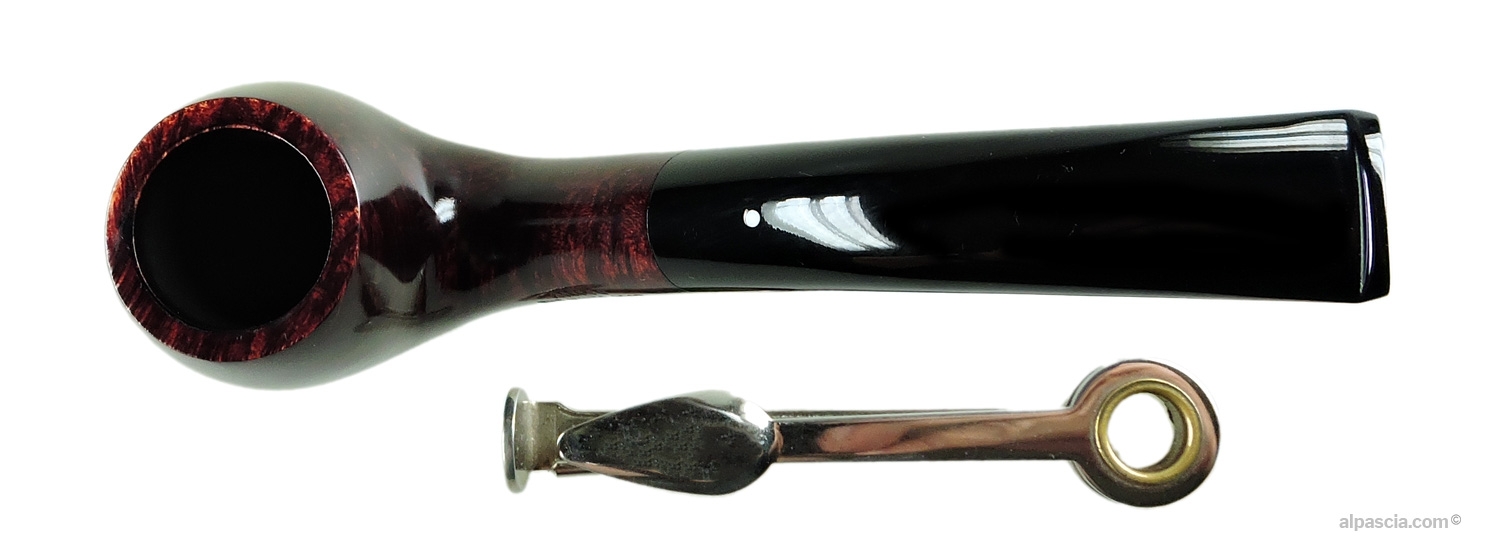 Dunhill Bruyere 2102 Group 2 Pipe - top view of the smooth rim and cylindrical bowl opening