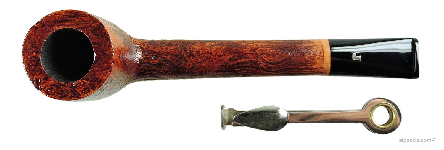 Ser Jacopo S2 Sandblasted Canadian Pipe - top view of the sandblasted rim and elongated silhouette