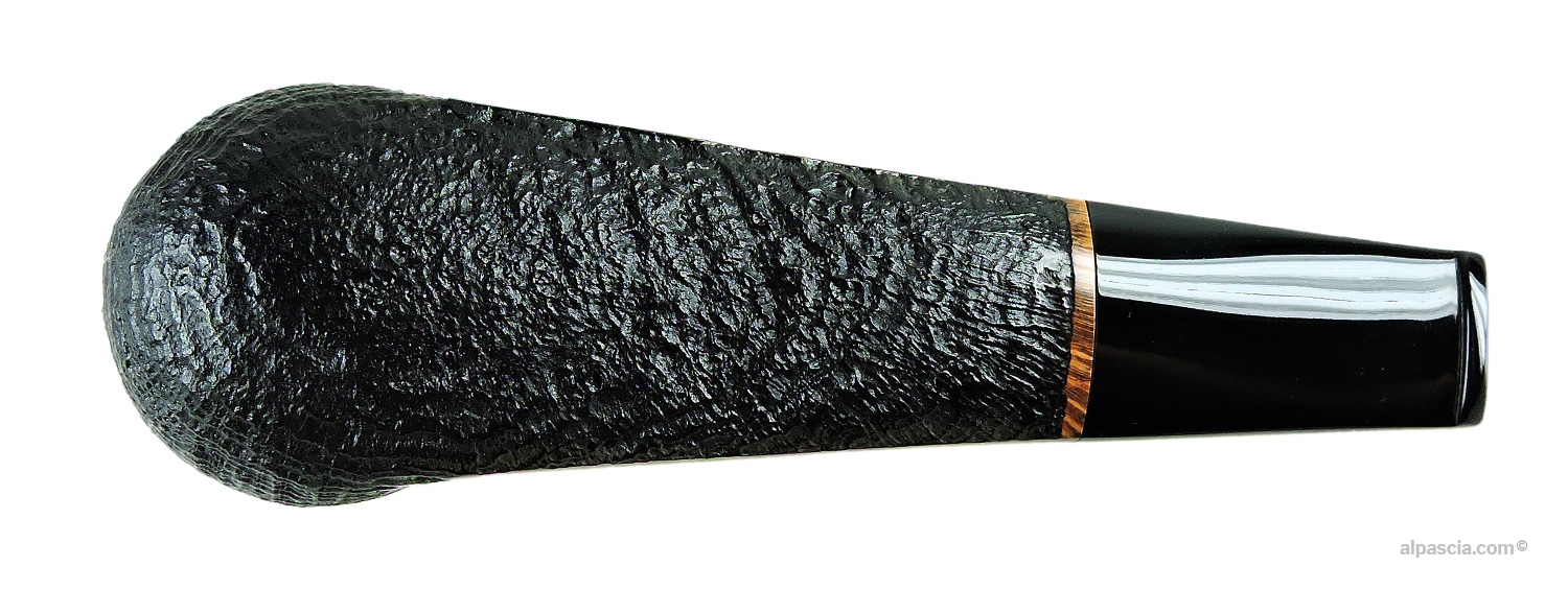 Valbruna Sandblasted 2 Jellyfish Pipe - bottom view of the straight shank and sandblasted finish
