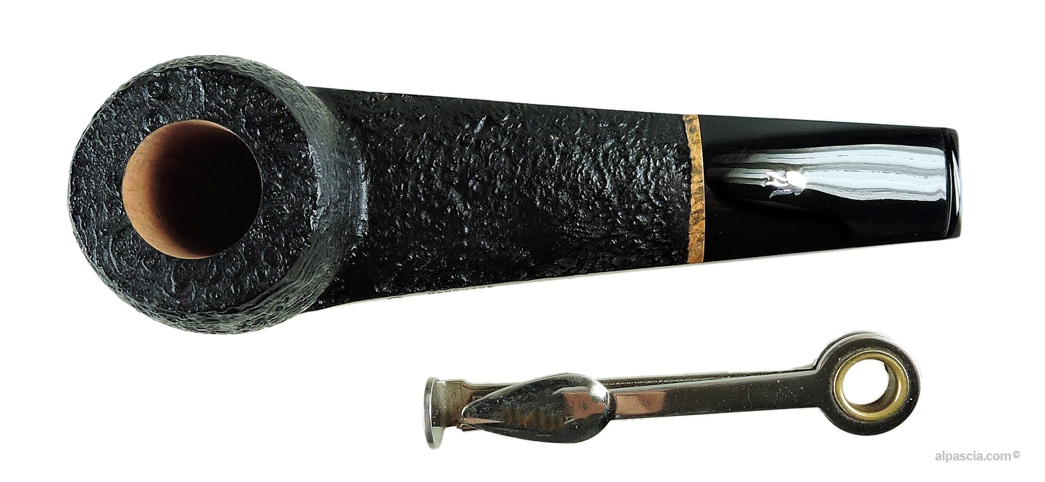 Valbruna Sandblasted 2 Jellyfish Pipe - top view showing the textured rim and tobacco chamber