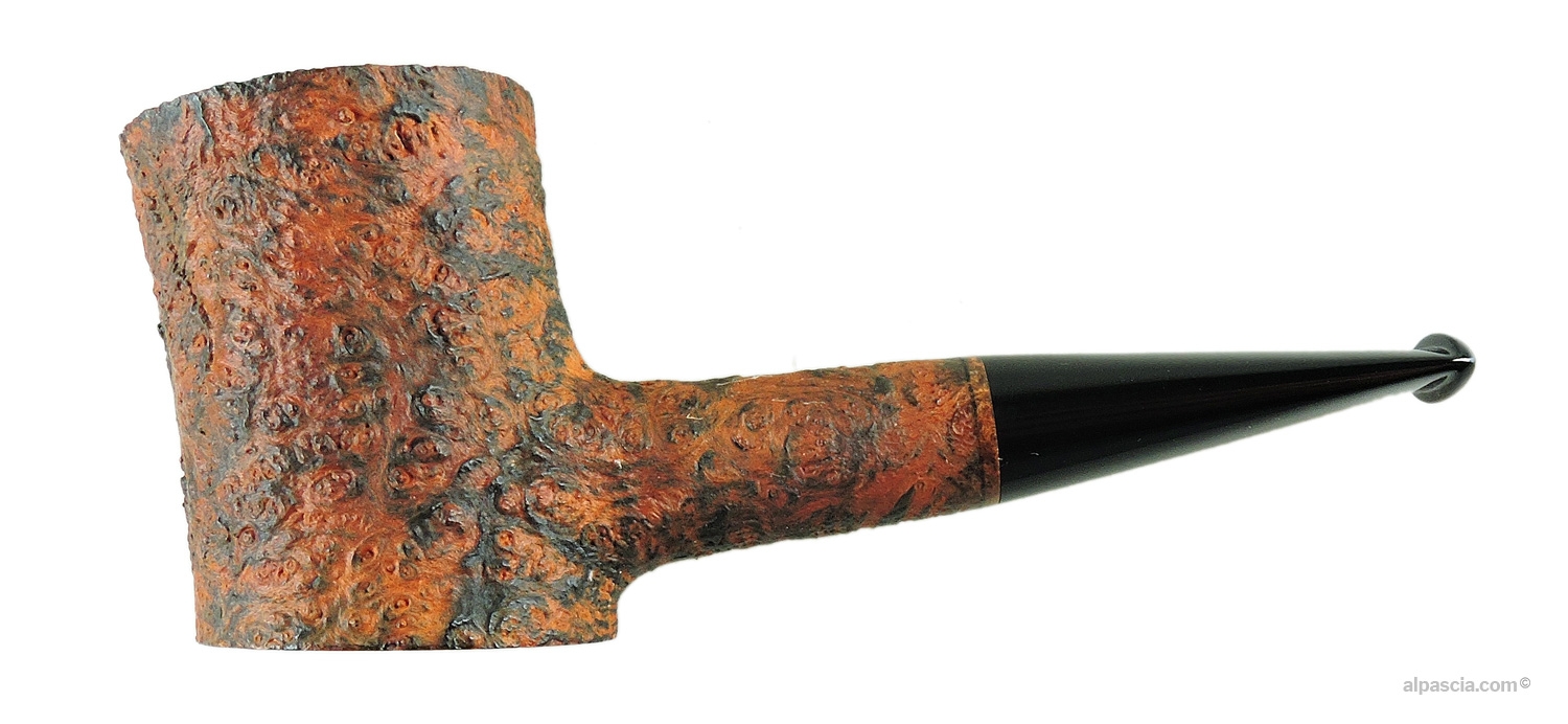 Pipa Radice Silk Cut modello Cherrywood - vista del profilo semi curvo con finitura sabbiata fine
