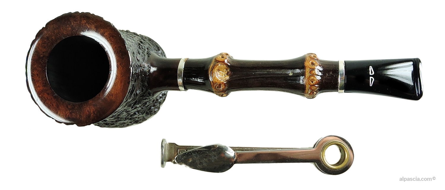 Caminetto Semi-Rusticated Cherrywood Bamboo Pipe - top view showing the smooth rim and cylindrical tobacco chamber