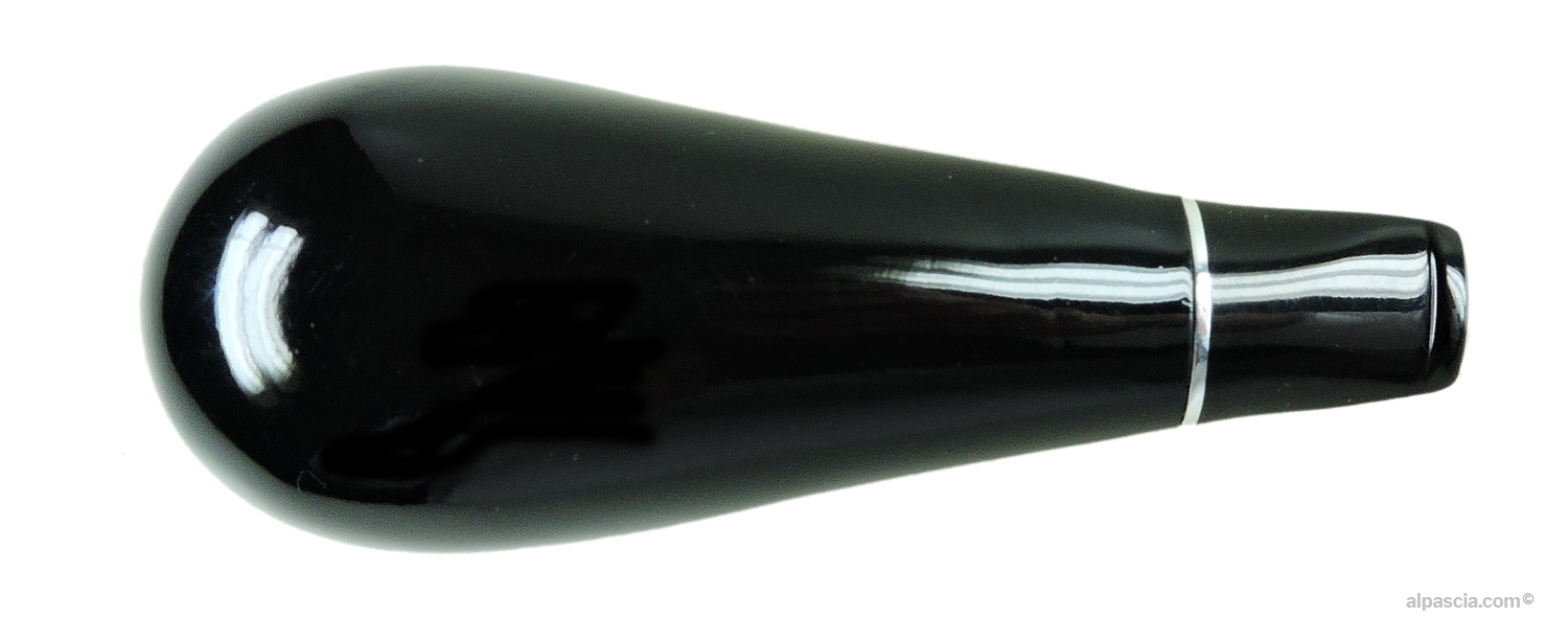 Pipa Big Ben Pipo Black Polished - vista inferiore del cortissimo cannello dritto e della linea tascabile