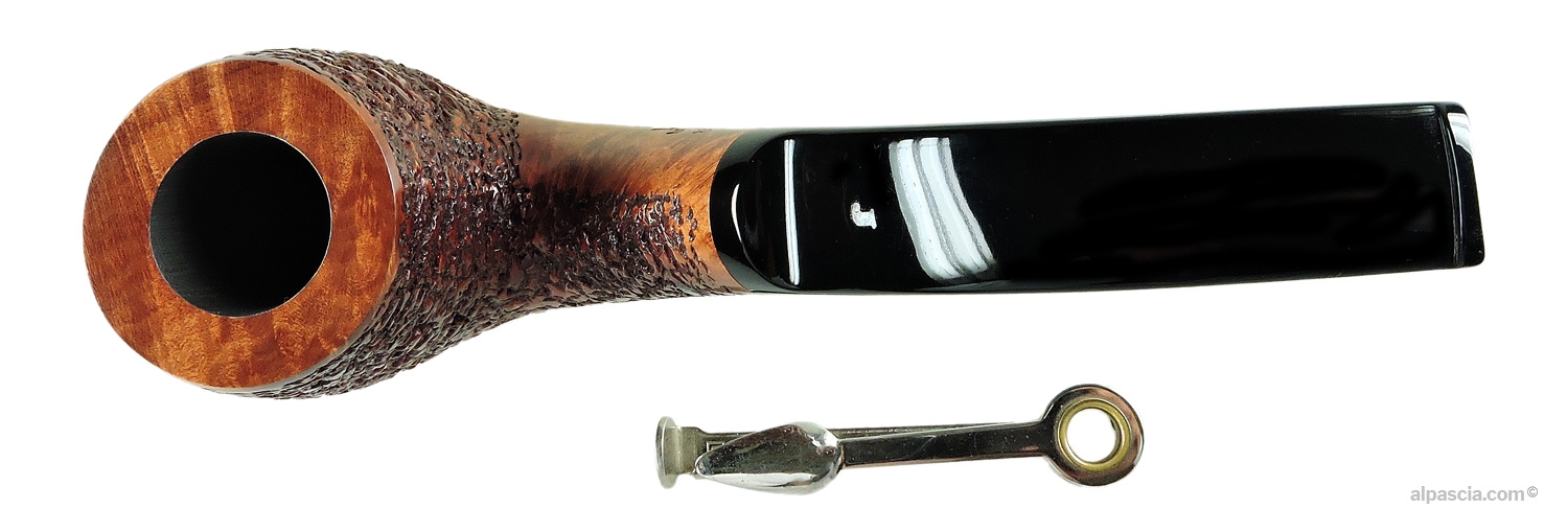 Ser Jacopo R1 B 2 Maxima Curved Pipe - top view showing the contrasting smooth rim and massive tobacco chamber