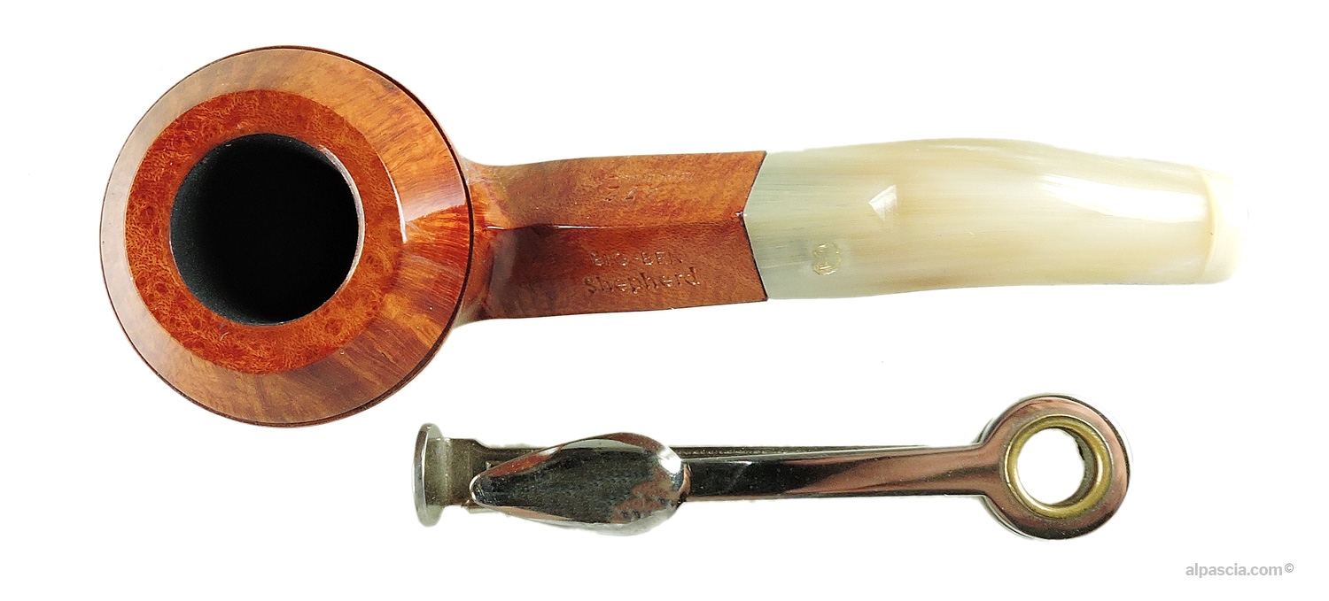 Big Ben Shepherd Nature Polish 472 Rhodesian Pipe - top view showing the clean rim and tobacco chamber