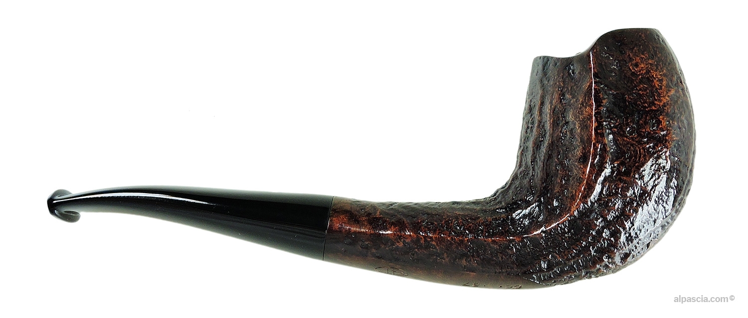 Caminetto Sandblasted Group 6 Cobra Pipe - right side view highlighting the deep crisp sandblasted texture along the curved shank