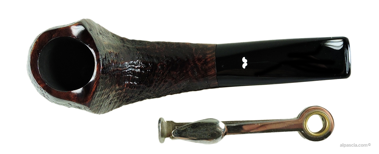 Caminetto Sandblasted Group 6 Cobra Pipe - top view showing the organic symmetrical rim and wide tobacco chamber