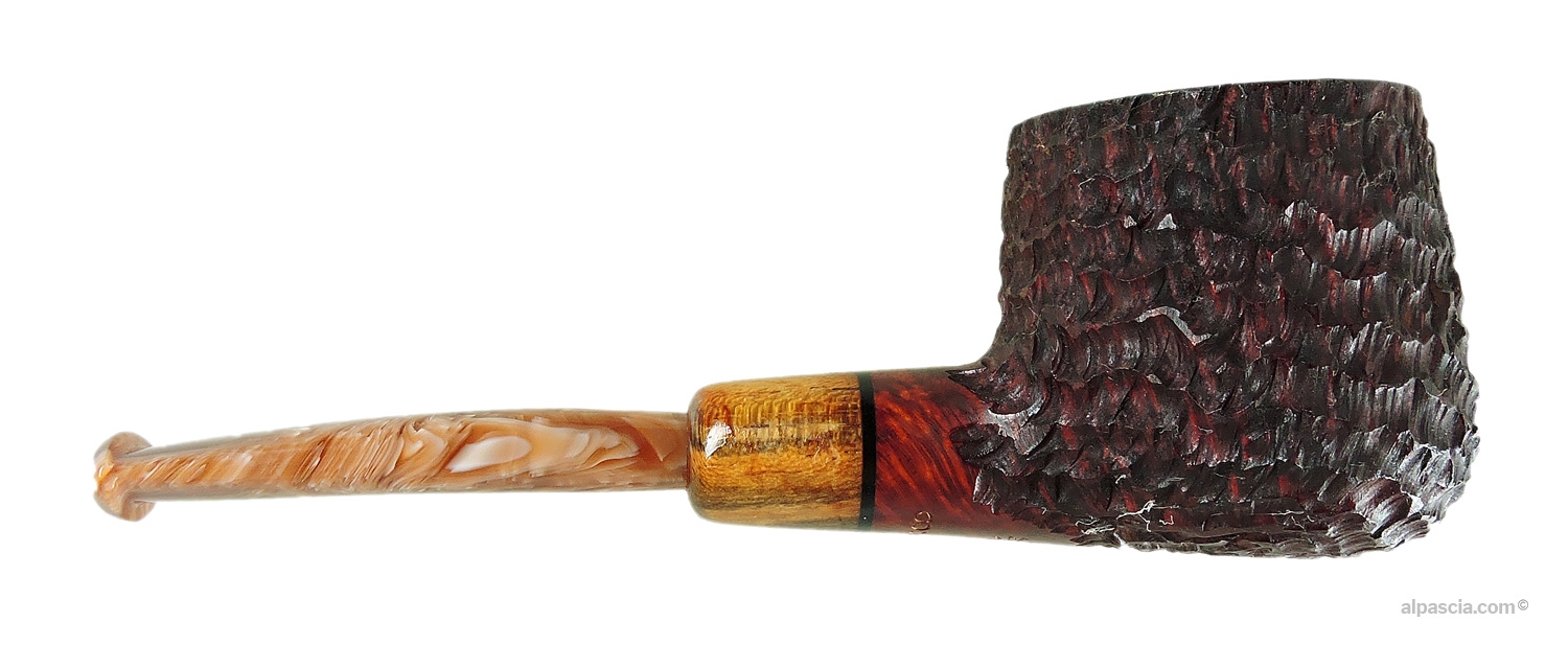 Pipa Pirocco Semirusticata Army Mount - vista laterale destra che evidenzia la ghiera di rinforzo e il bocchino in acrilico nero