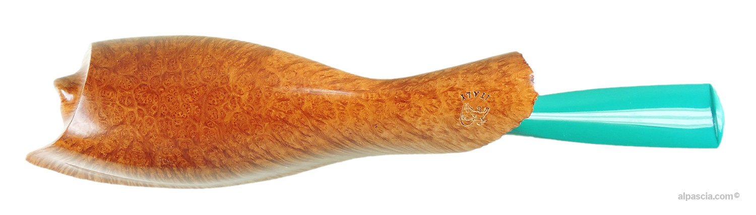 Pipa Bisonte Liscia Fiammata Naturale Conchiglia - vista inferiore del cannello dritto con le punzonature originali Bisonte