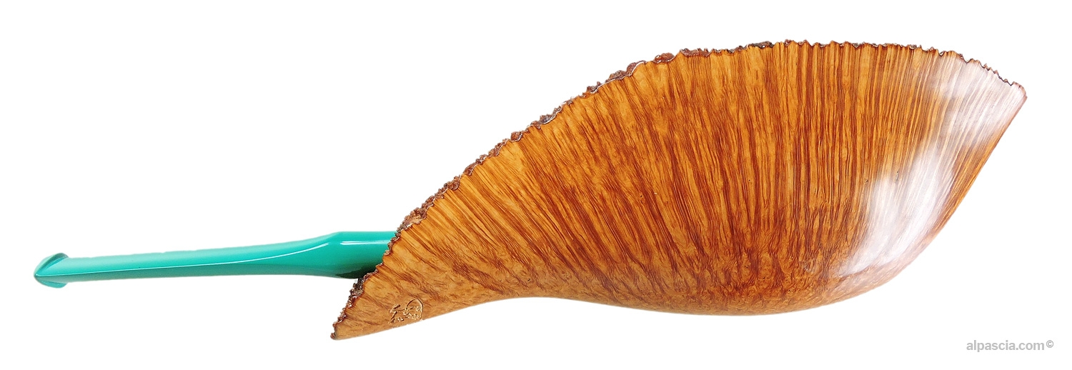 Pipa Bisonte Liscia Fiammata Naturale Conchiglia - vista laterale destra che mostra la fiammatura verticale e il bocchino in ebanite