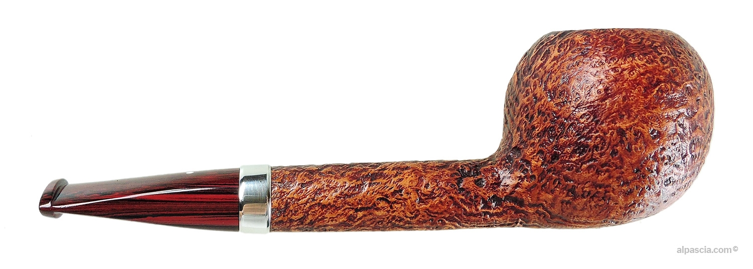 Pipa Dunhill County Gruppo 4 Apple - vista laterale destra che mostra la texture definita della sabbiatura opaca serie County