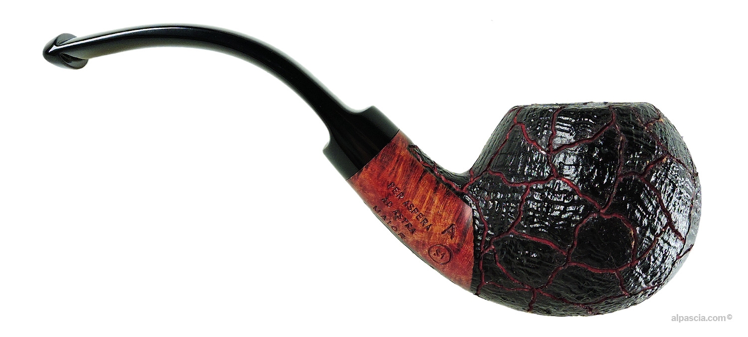 Ser Jacopo S1 Maior A Bent Apple Pipe - right side view highlighting the sharp geometric grooves mimicking dry, cracked soil