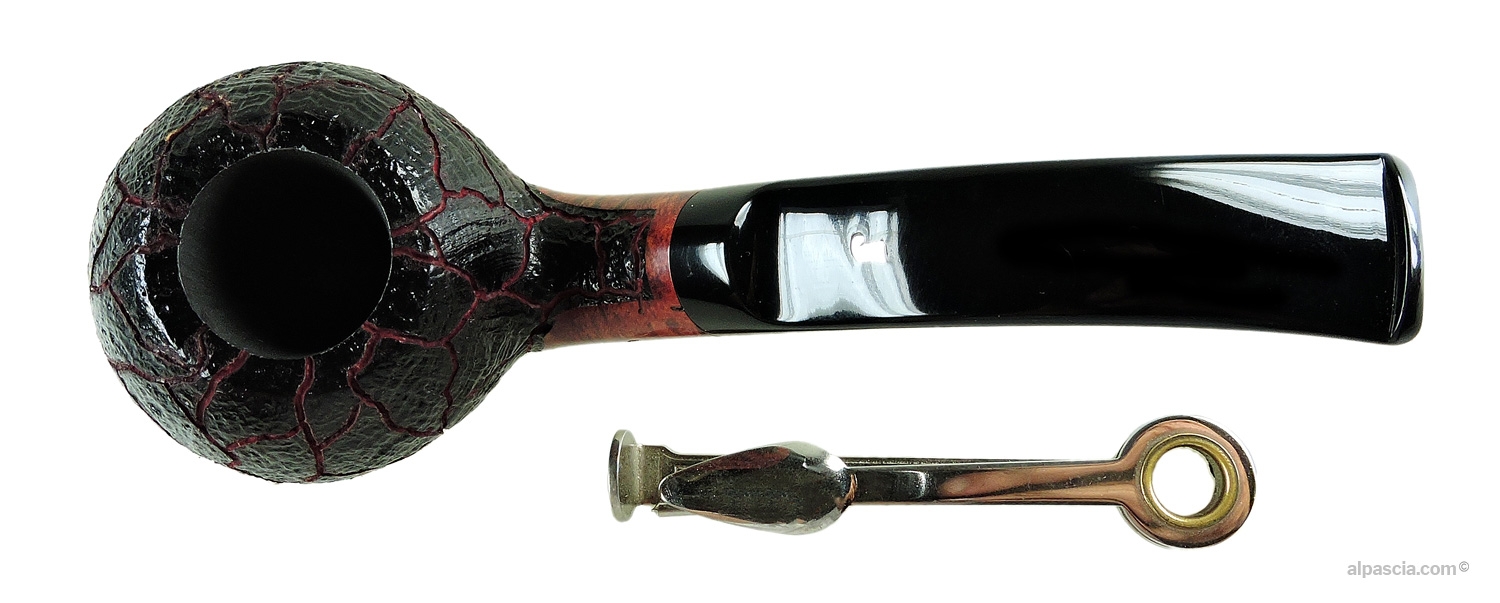 Ser Jacopo S1 Maior A Bent Apple Pipe - top view showing the smooth rim contrasting with the deeply sculpted, textured bowl