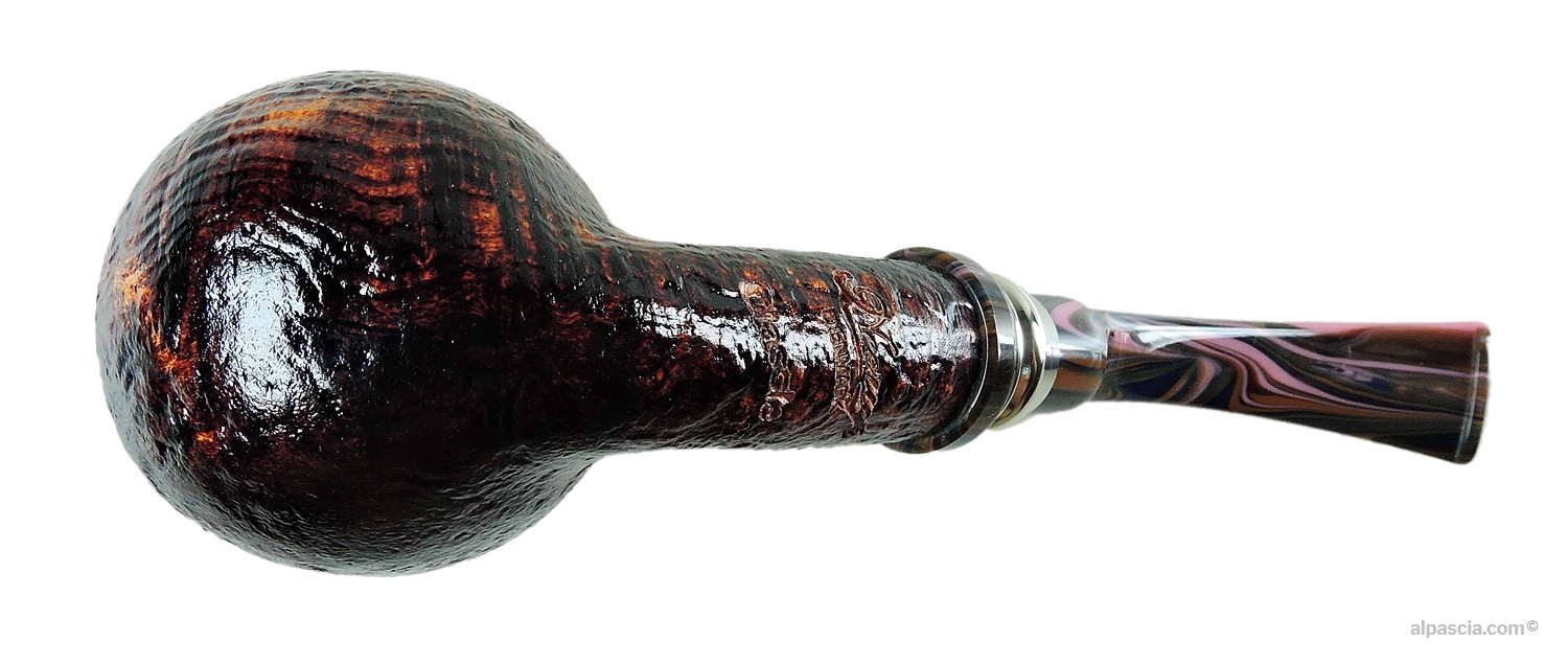 Neerup Classic Grade 2 Sandblasted Pipe - bottom view of the curved shank
