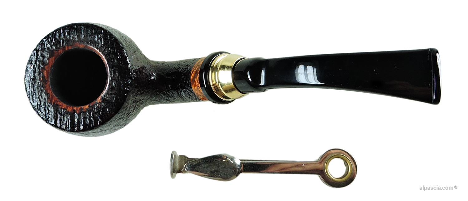 Neerup Classic Grade 2 Sandblasted Pipe - top view showing rim and tobacco chamber