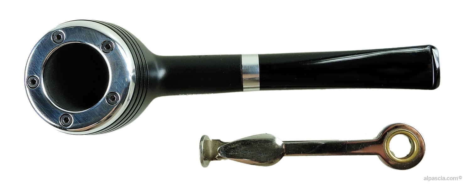 Big Ben R-Design Black Matte 484 S Pipe - Top view looking at the protective metal rim inlay