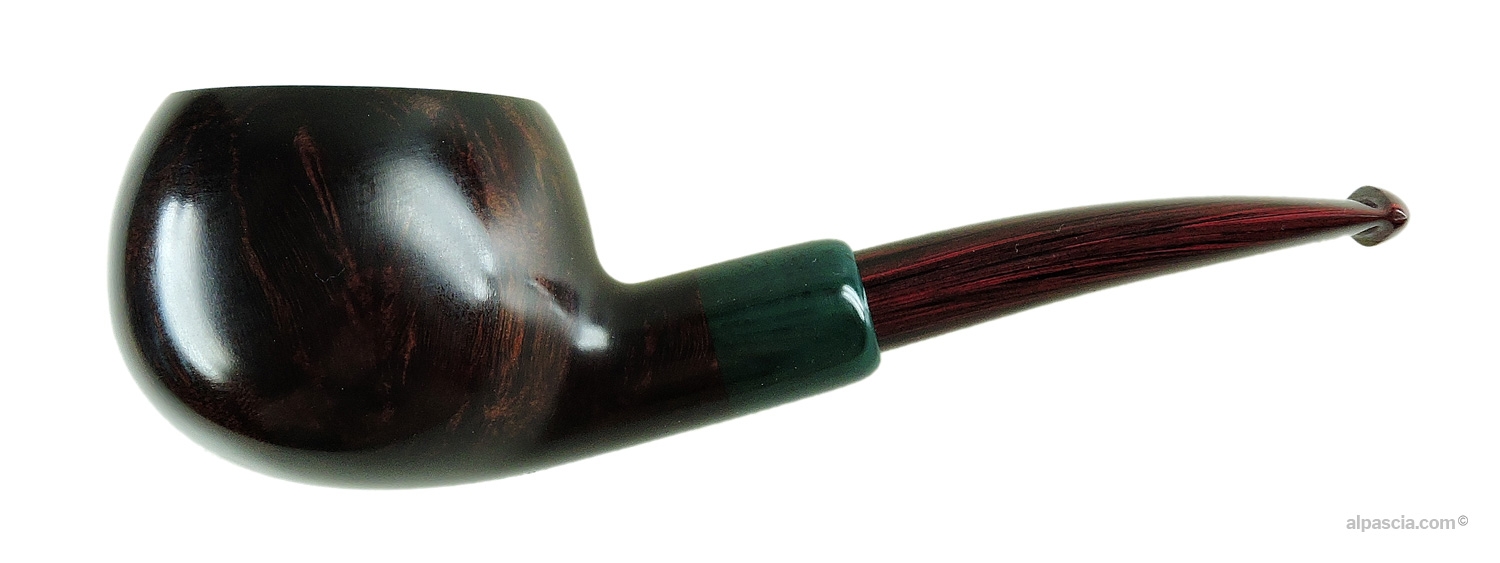 Pipa Pirocco Liscia Semi Curva Tomato - Profilo dello shape schiacciato e massiccio con finitura liscia
