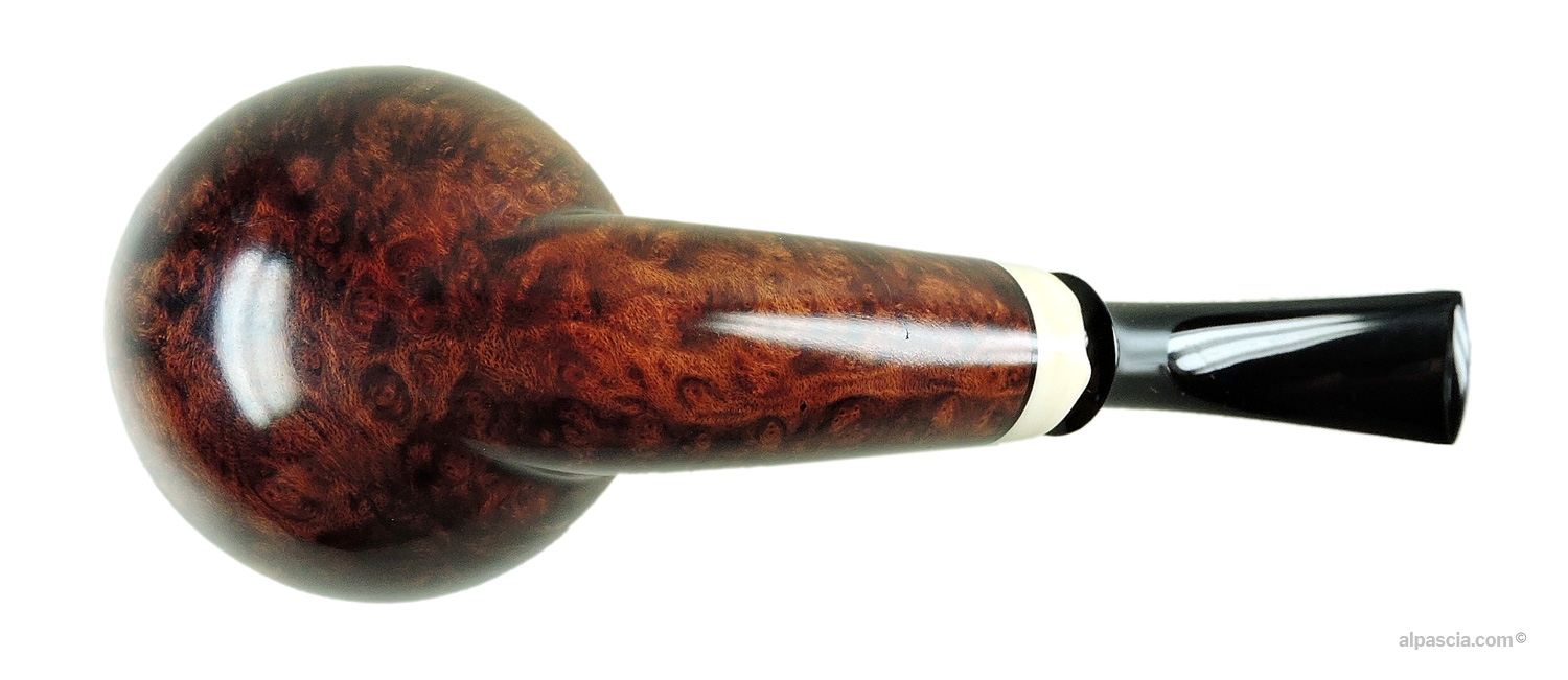 Pipa MG Pipes Curva Liscia Apple - Vista inferiore con la punzonatura ufficiale del marchio MG Pipes