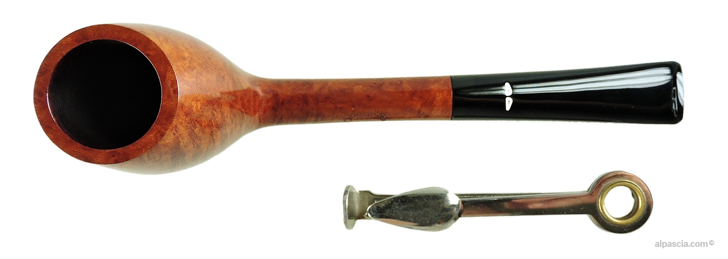 Caminetto Genovese Smooth Pipe - Top view looking down at the clean smooth rim and tobacco chamber