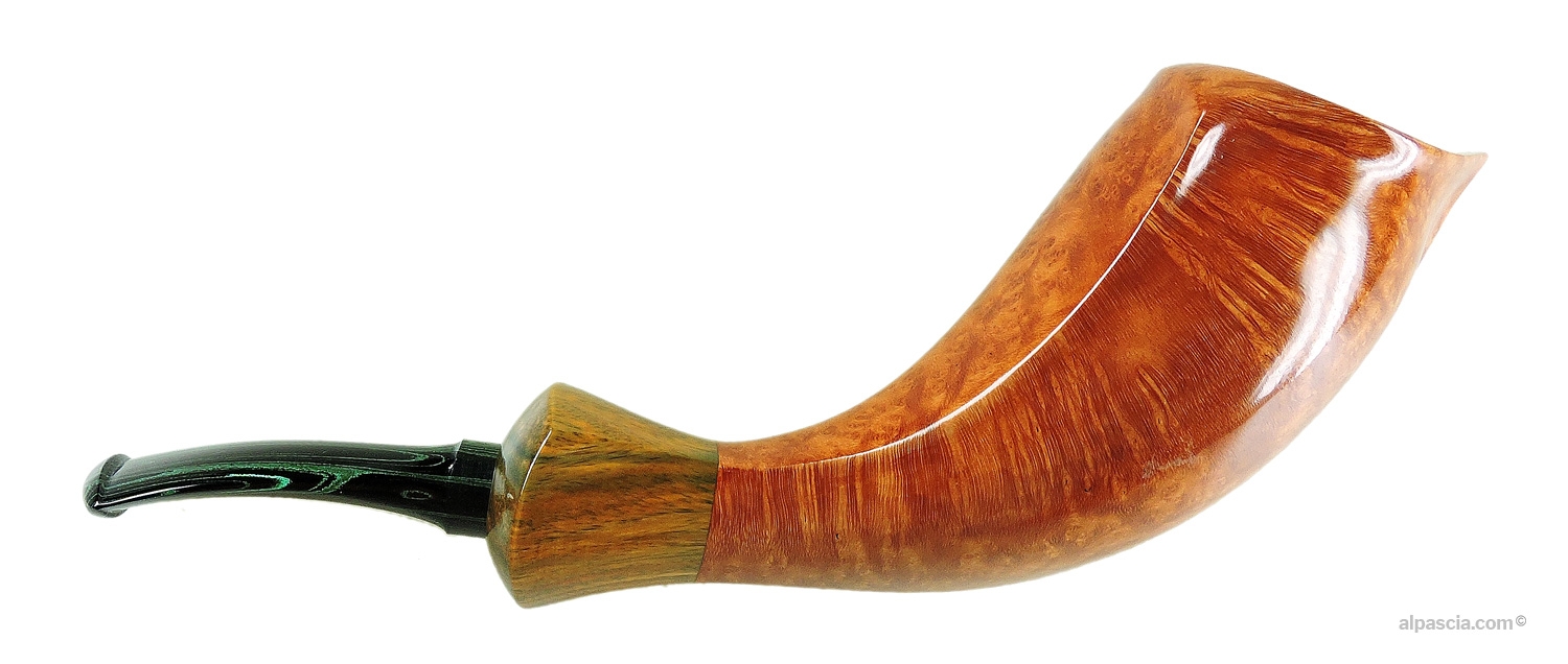 Pipa Bisonte Liscia Horn - Vista destra che mostra la fiammatura naturale della radica lucidata a specchio