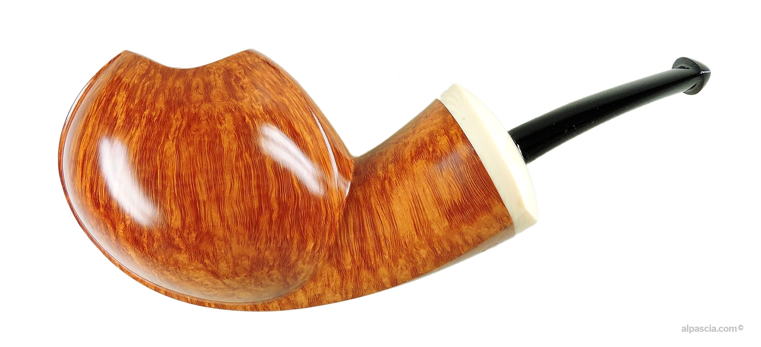 Ganci 2F Smooth Chubby Pipe - Side profile of the compact bent shape with polished natural finish