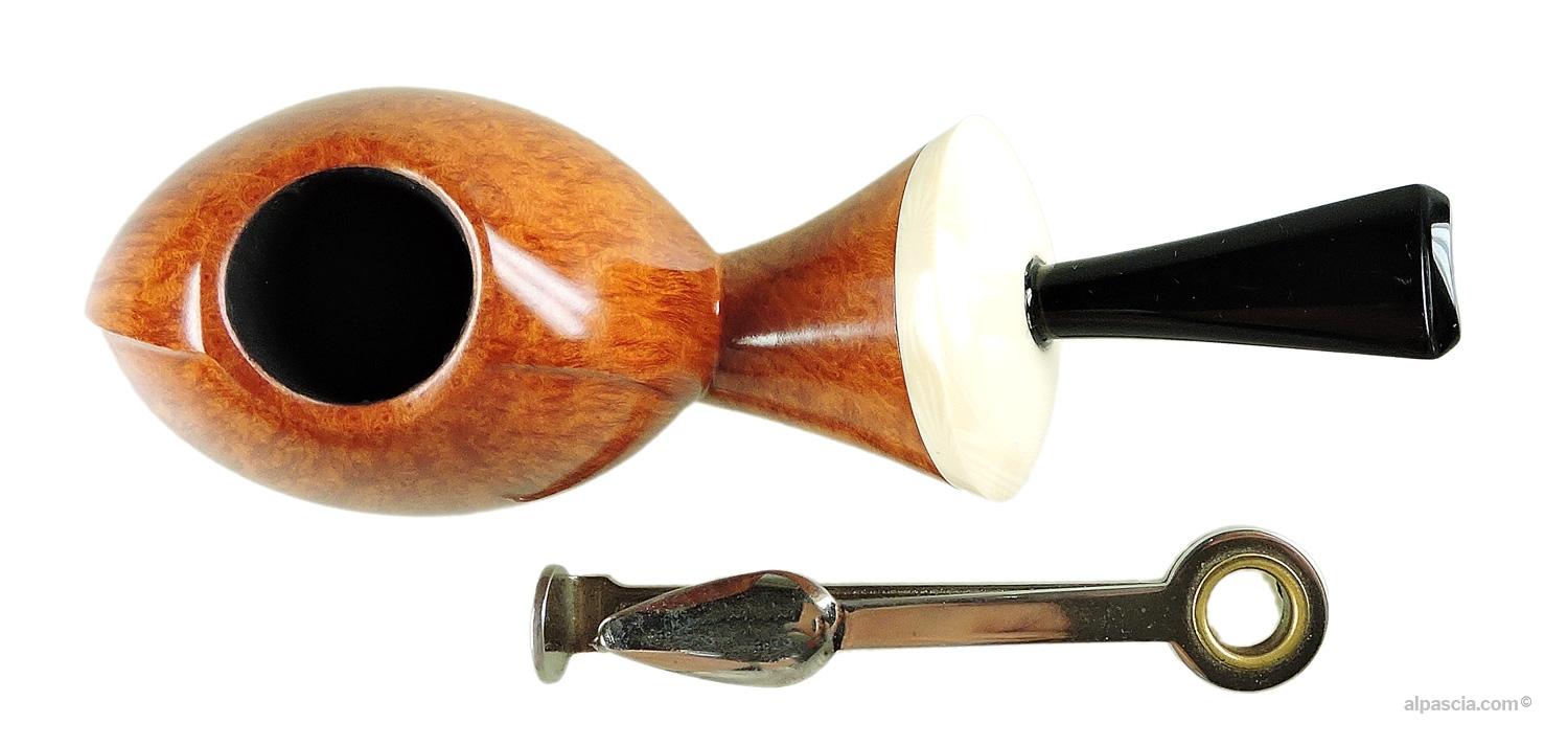 Ganci 2F Smooth Chubby Pipe - Top view looking down at the clean smooth rim and wide chamber