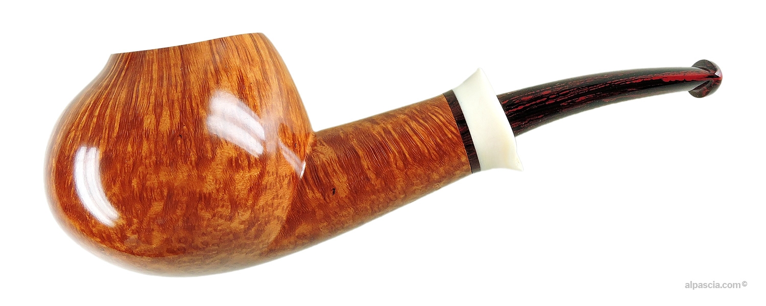 Pipa Mimmo Romeo Forma Libera - Profilo del modello semi curvo asimmetrico con bocchino in Cumberland striato