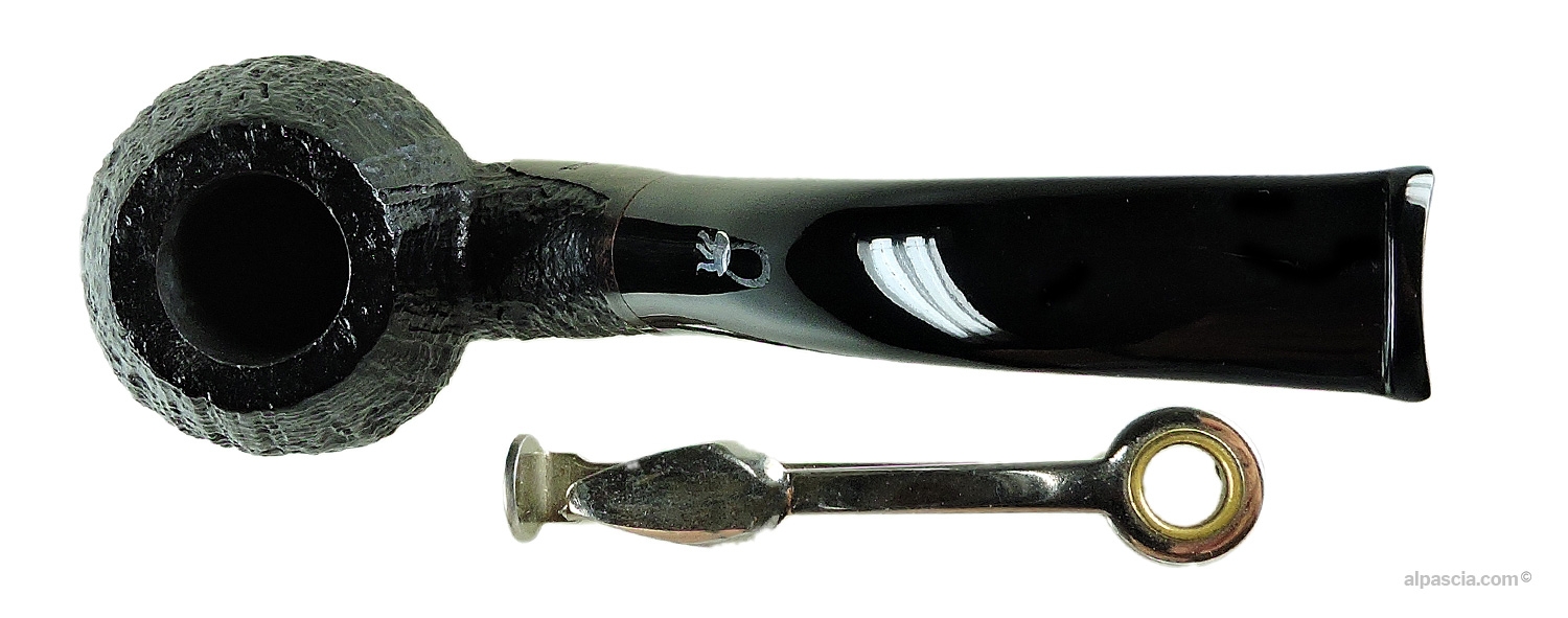 Valbruna 1 Jellyfish Pipe - Top view looking down at the craggy textured rim and tobacco chamber