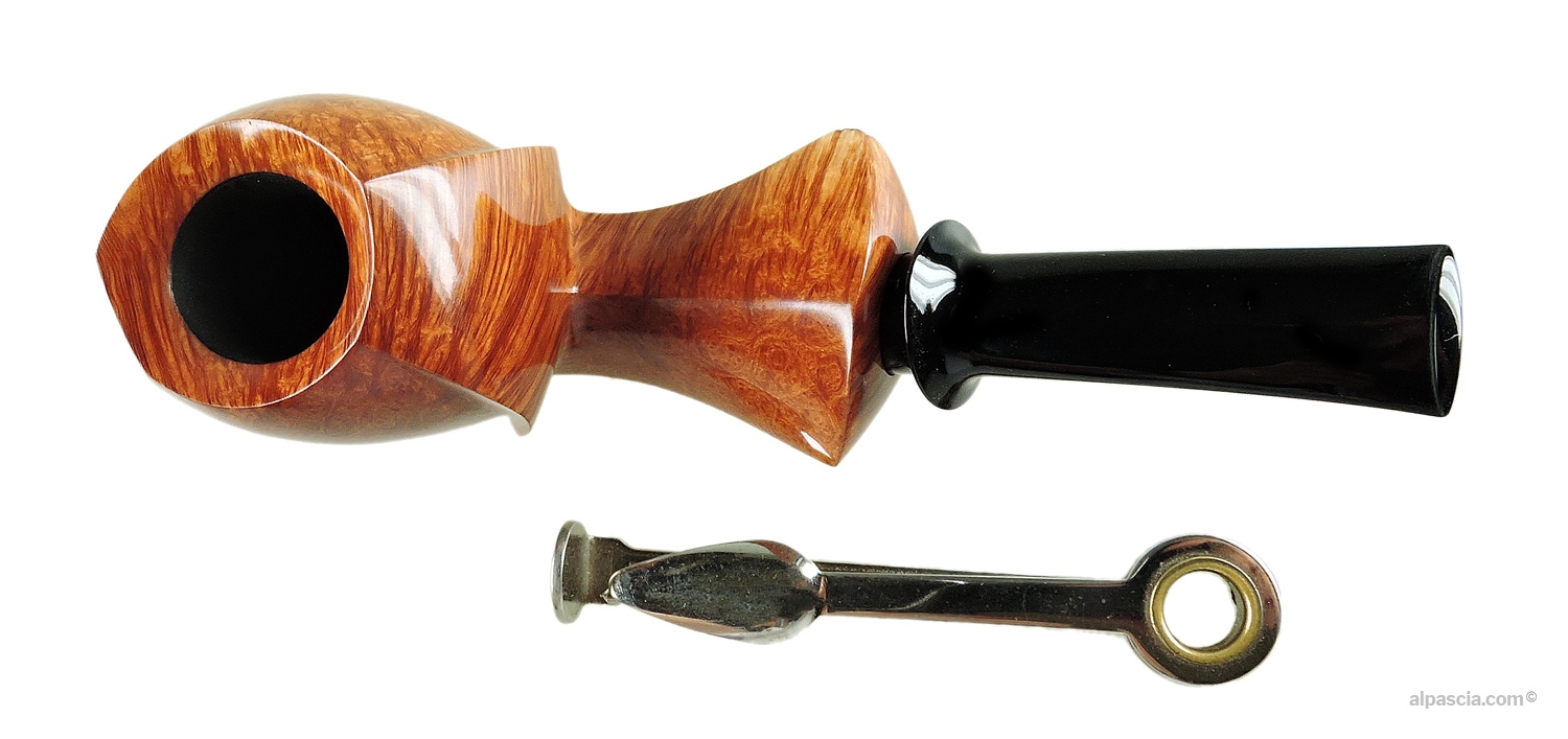 Pipa MG Pipes Blowfish Liscia - Vista dall'alto del rim lucido che segue l'andamento biologico del vaso