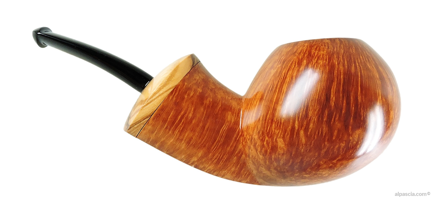 Ganci 2F Pipe - Right side view showcasing the flawless wood density and warm amber contrast contrast stain
