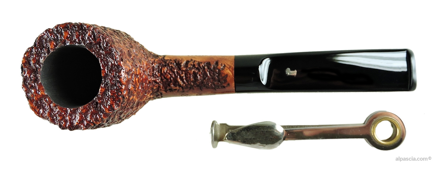 Ser Jacopo R1 Rusticated Pipe - Top view looking down at the smoothly finished rim and tobacco chamber