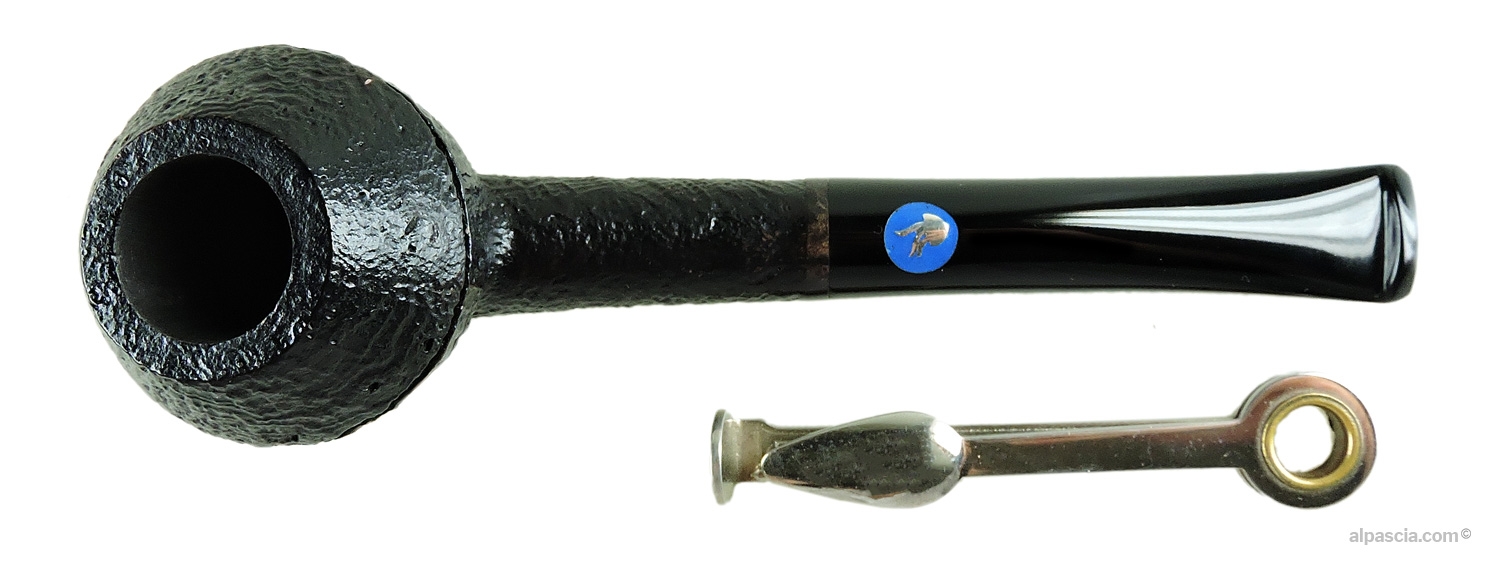Valbruna 1 Jellyfish Bulldog Pipe - Top view looking down at the rim and tobacco chamber